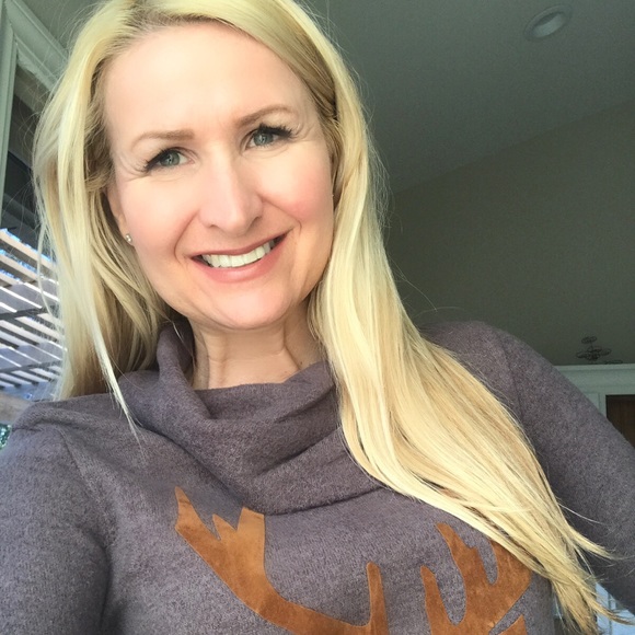 ❄️Winter Mocha Reindeer Top🙌🏻 2 Left ❄️ Sale - Picture 3 of 5